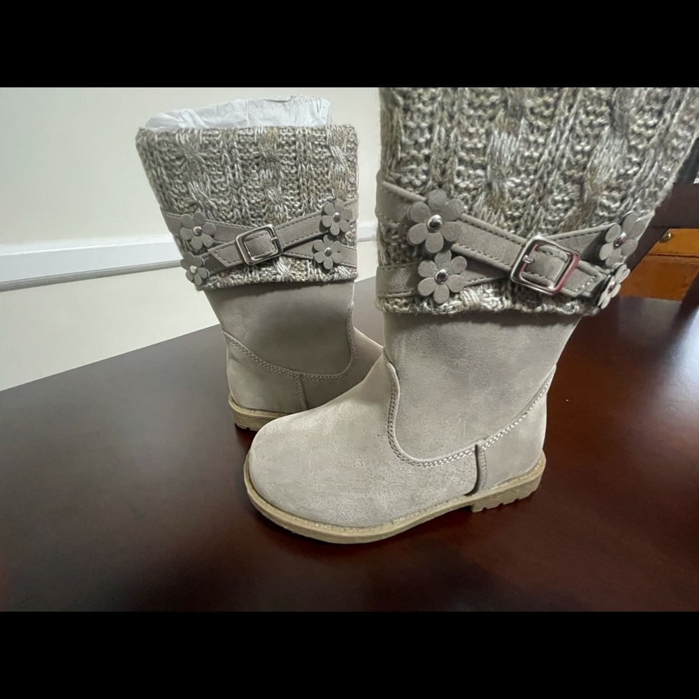 Girls suede boots
